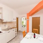 Apartment Lupus