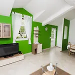Lupus Apartman *