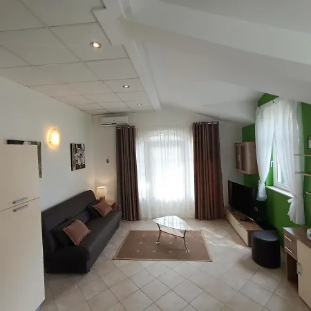 Lupus Apartment *